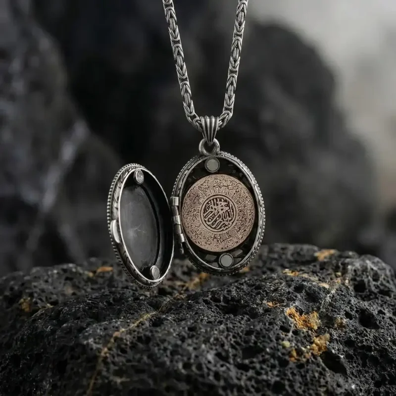 vega (2) Oval Kapaklı Kurt Madalyon Kolye Modeli