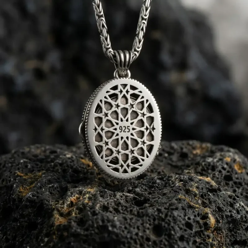 vega (3) Oval Kapaklı Kurt Madalyon Kolye Modeli