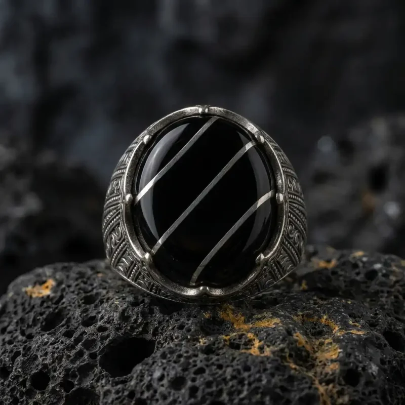 Oval Kehribarlı Gümüş Yarmalı Erkek Yüzük Modeli