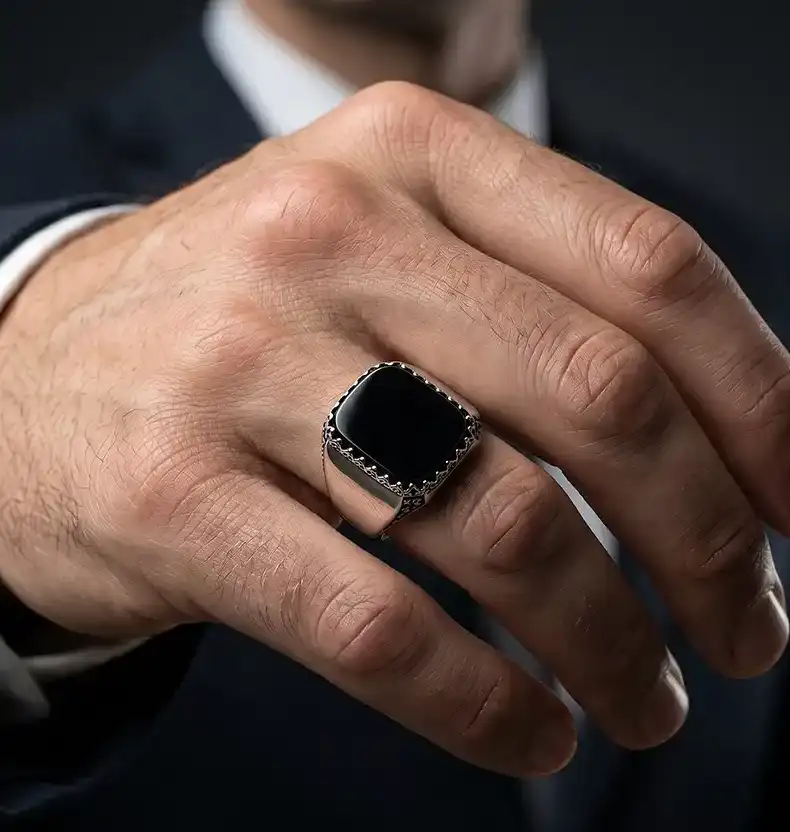 vega (3) Siyah Kehribar Taşlı Sade Tasarım Gümüş Erkek Yüzük Modeli