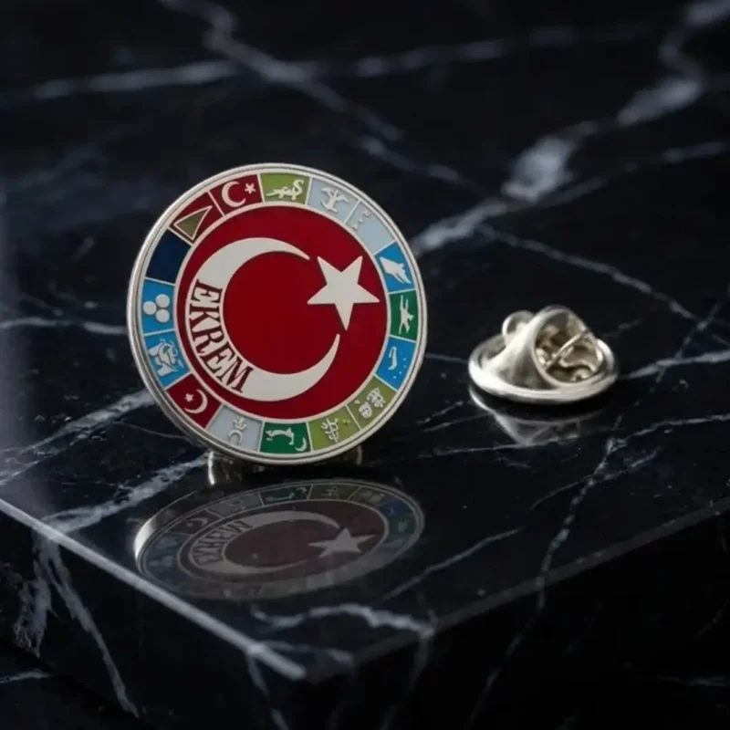 16 Türk Devleti İsimli Gümüş Rozet