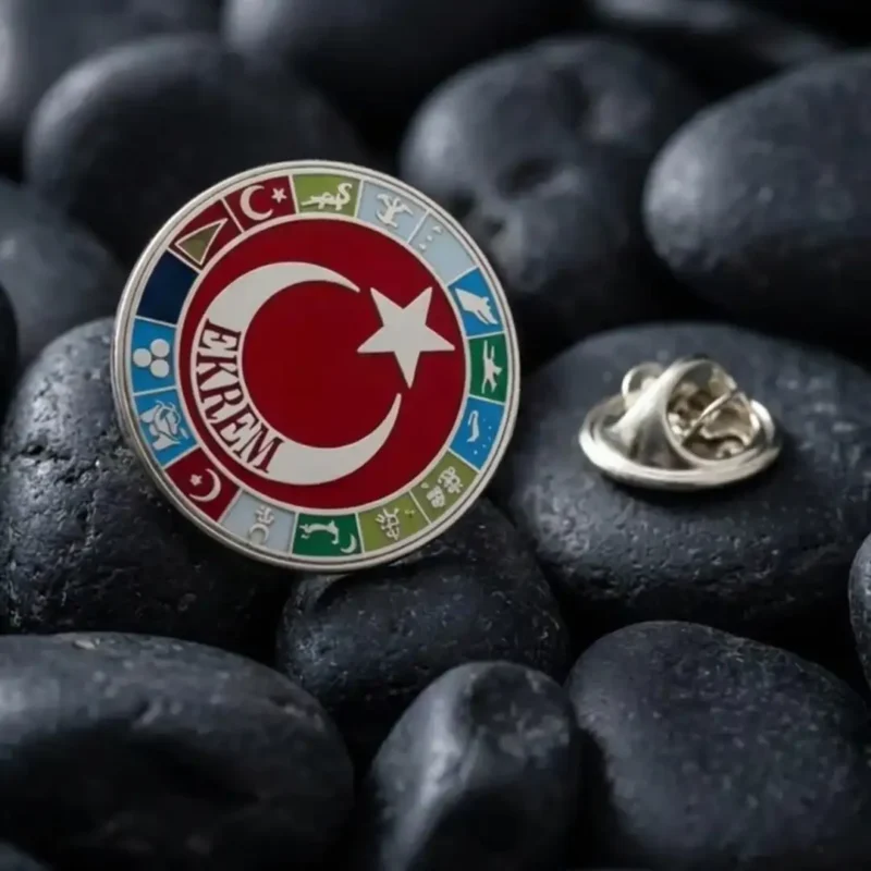 16 Türk Devleti İsimli Gümüş Rozet