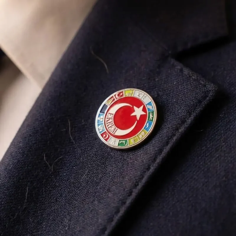 16 Türk Devleti İsimli Gümüş Rozet