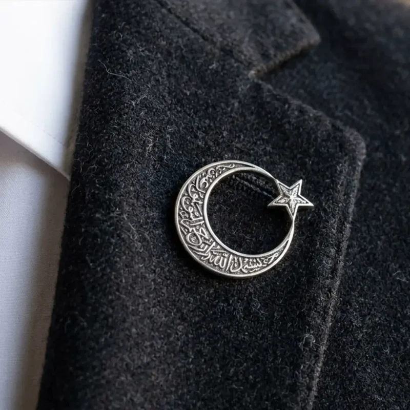 Kelime-i Tevhid Yazılı Ay Yıldızlı Gümüş Rozet