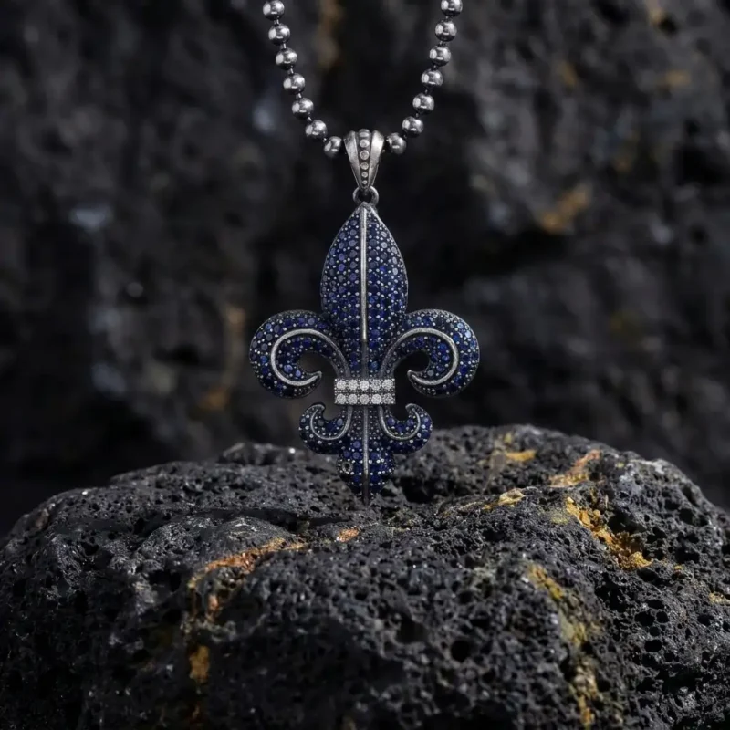 Fleur de Lis Sembolü Pave Kolye Zincir 3 mm 65 cm Lacivert Erkek Kolye Modeli