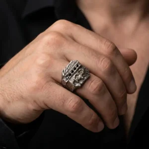 Fleur De Lis Figürlü Eskitme Gümüş Erkek Yüzük Modeli